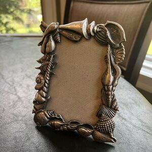 Metal Shell Picture Frame
